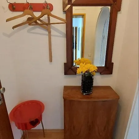 Charmante Vintage-wohnung Mit Balkon, Ruhig, Gruen Und Bestens Angebunden Apartment