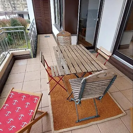 Charmante Vintage-wohnung Mit Balkon, Ruhig, Gruen Und Bestens Angebunden